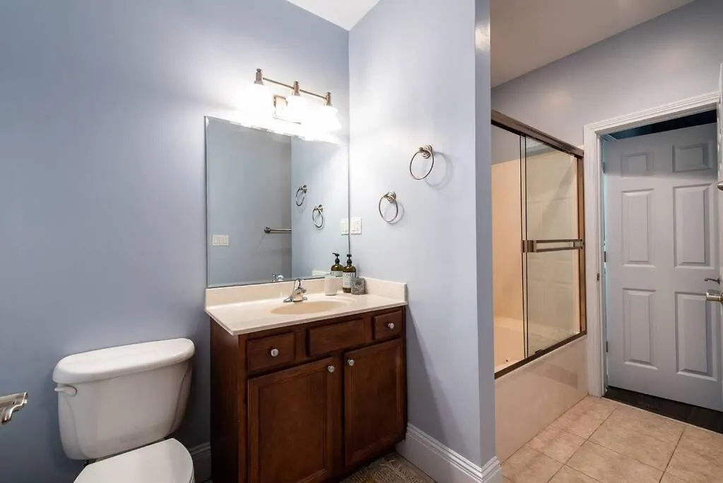 Downtown Sophistication/ Two Bedroom / Two Bath Louisville 0*,